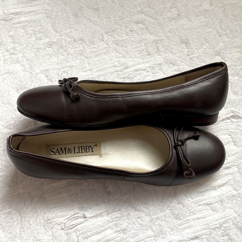 Versatile brown ballet flats by Sam and Libby!  Good condition size 8!